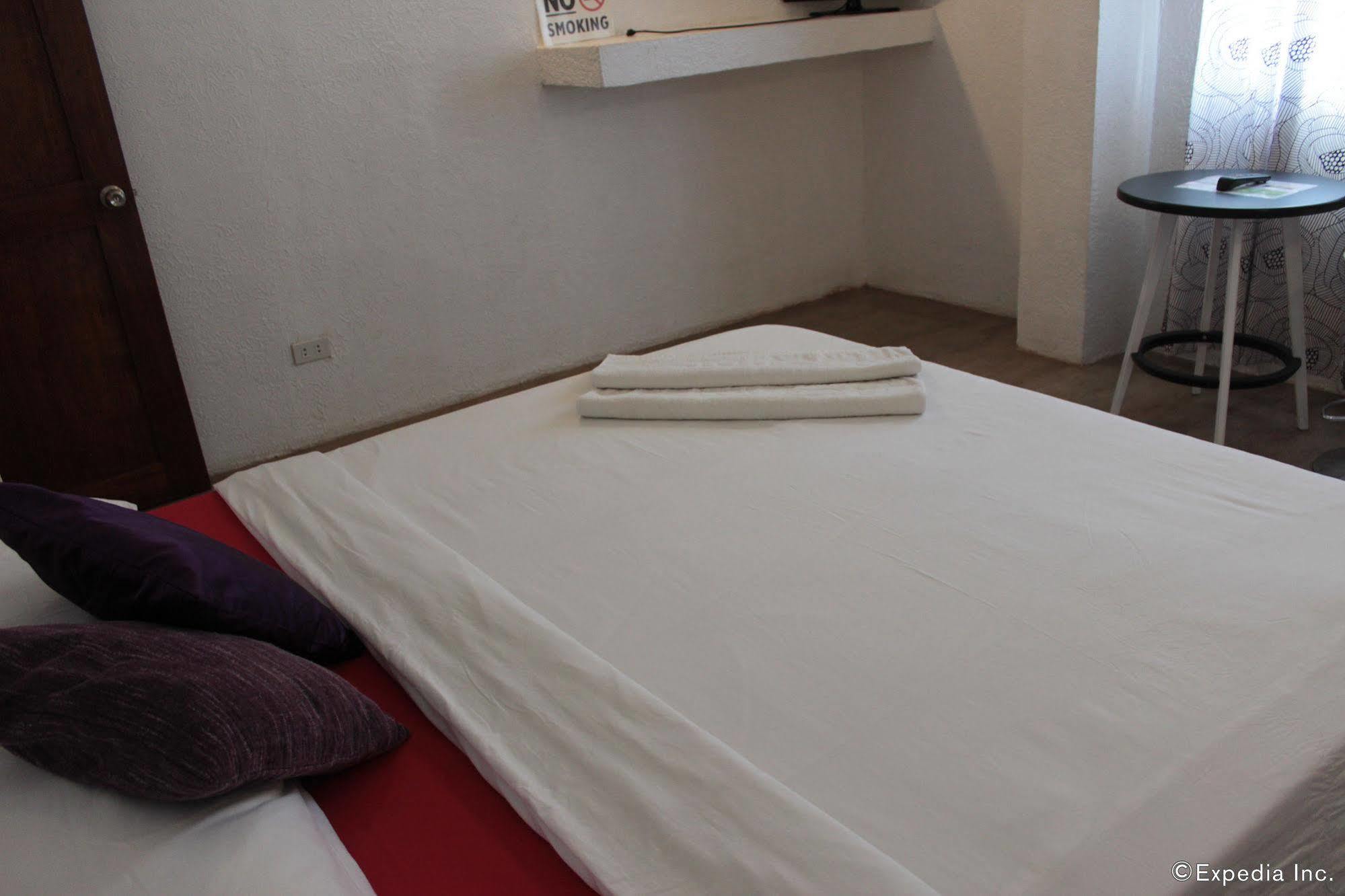 Sea Horse Guest House Coron Esterno foto